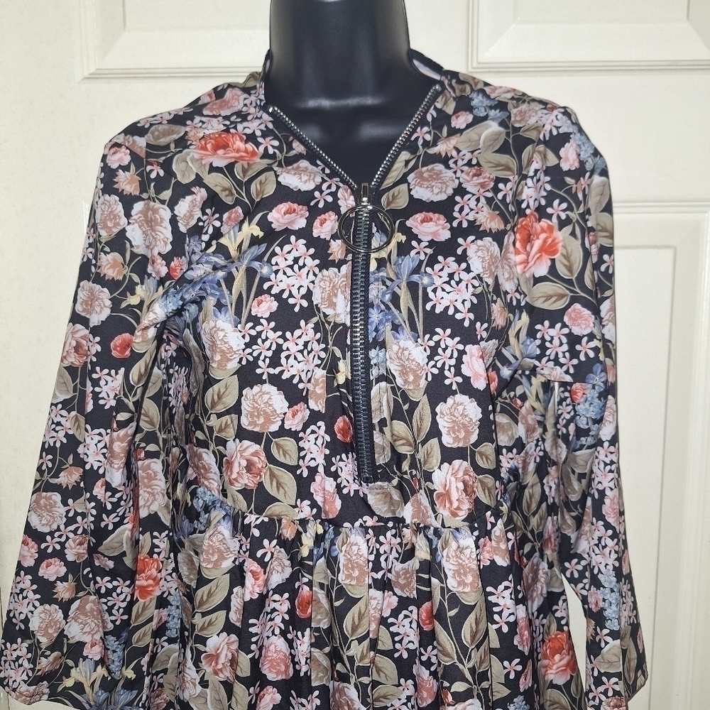 Floral flowy blouse size large